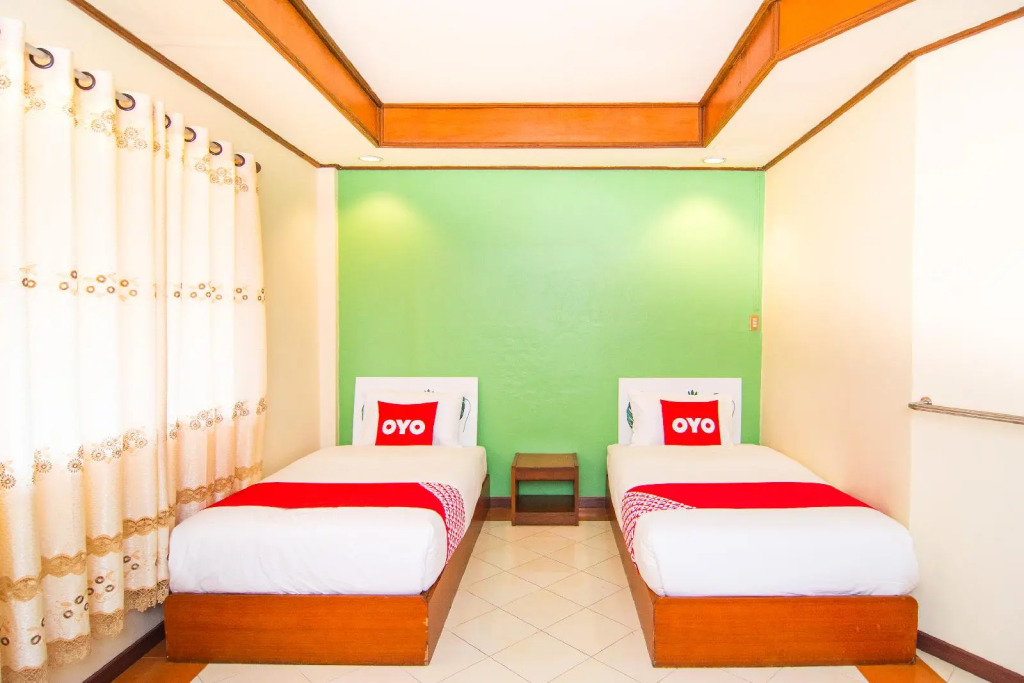 OYO 534 Phasuk Hotel