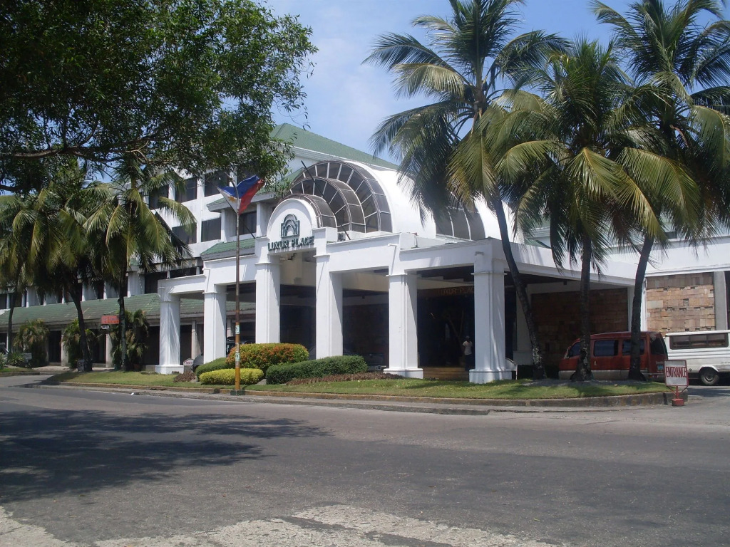 Luxur Place