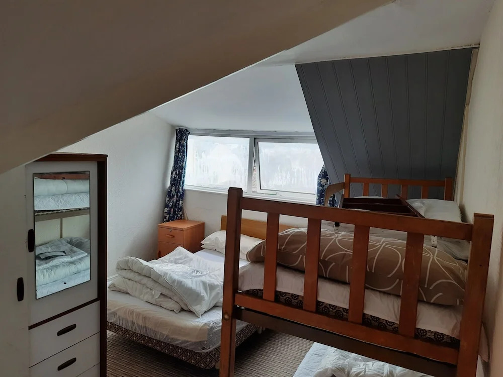 Glen Villa 5 Sleeps 6 Near Beach