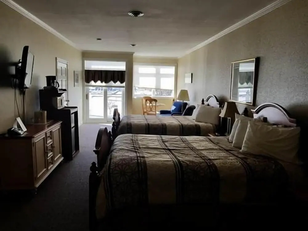 Pier Plaza Lodging