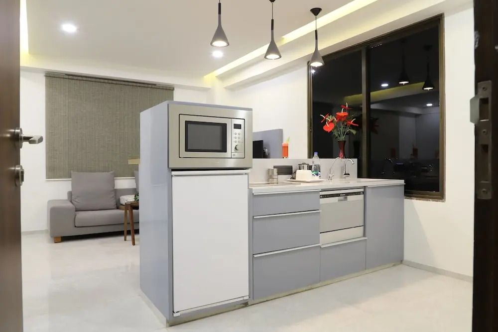 Ebony Residency