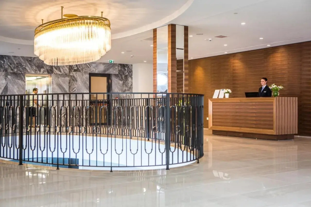 Royal Ariston Hotel