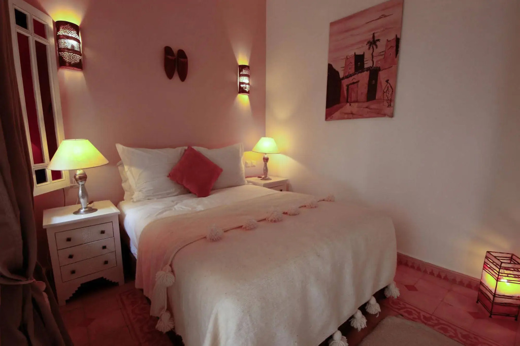 RIAD AWINATI Location Privatisée , Piscine a jets, Petit déjeuner et magnifique Rooftop avec vue a 360