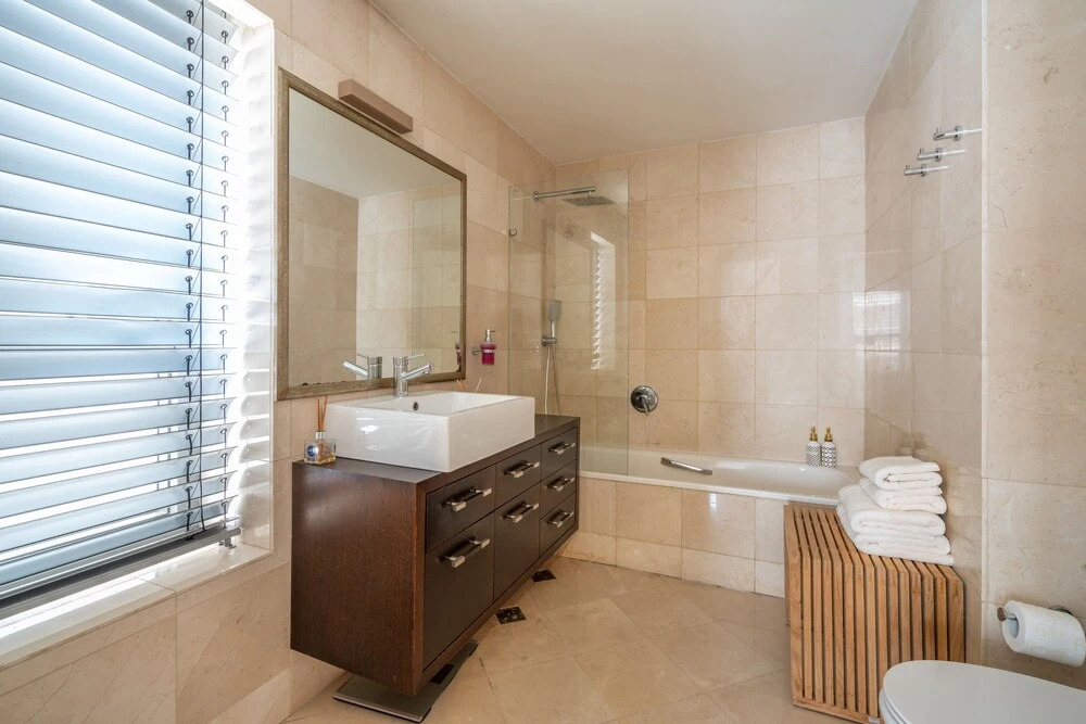Bright and Clean Rothchild Quarter