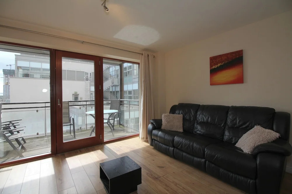 Point Village Modern Apartment