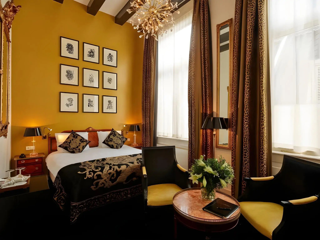 Ambassade Hotel