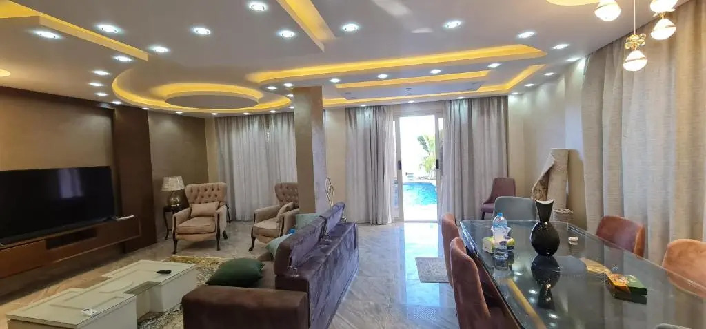 Amazing 5 Bedroom Villa with Private Swimming pool