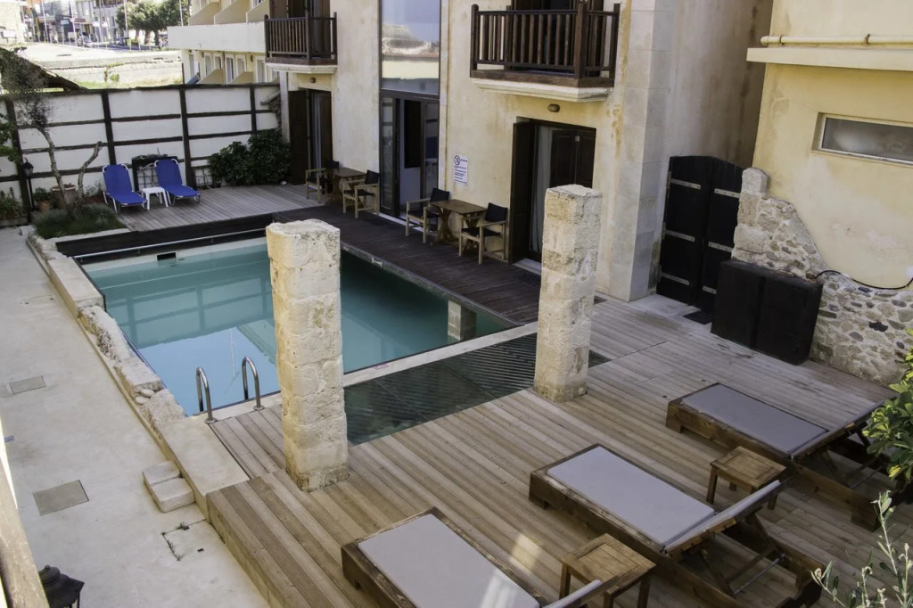 Volakas Beachfront Suites