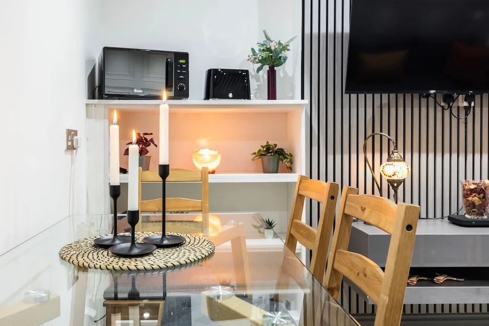 3 Bedroom Apartment by River Thames
