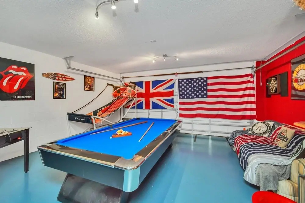 Bright Spacious Retreat With Private Pool Lanai Game Room