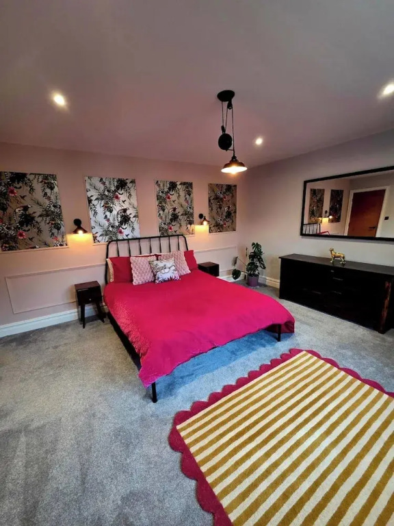 Luxurious 5-bedroom House Rental With Scenic Countryside Views