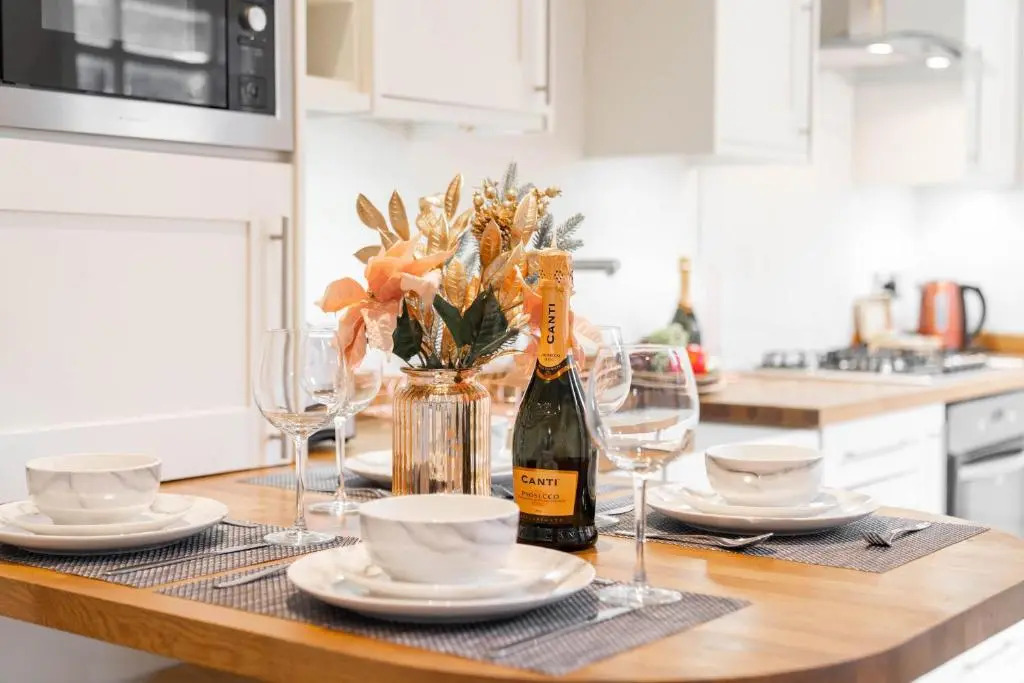 Luxury Harborne Townhouse l 4 Bedrooms l Parking l Patio