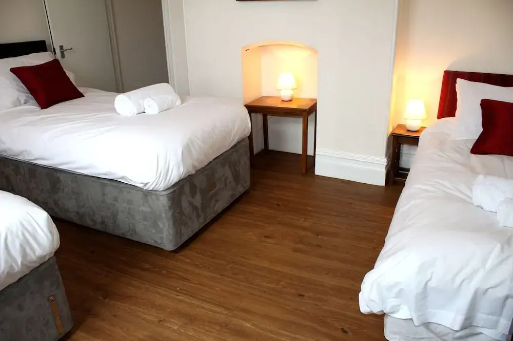 Cotswolds Valley Accommodation-Excl Prop