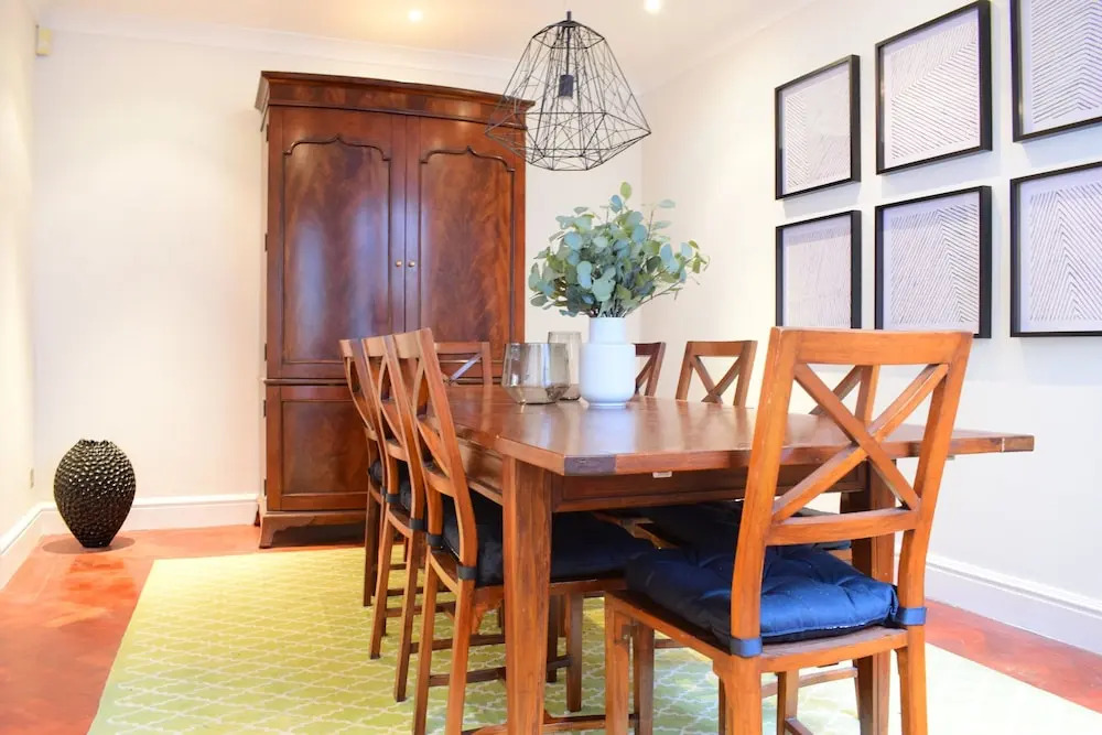 3 Bedroom Flat Near Hyde Park