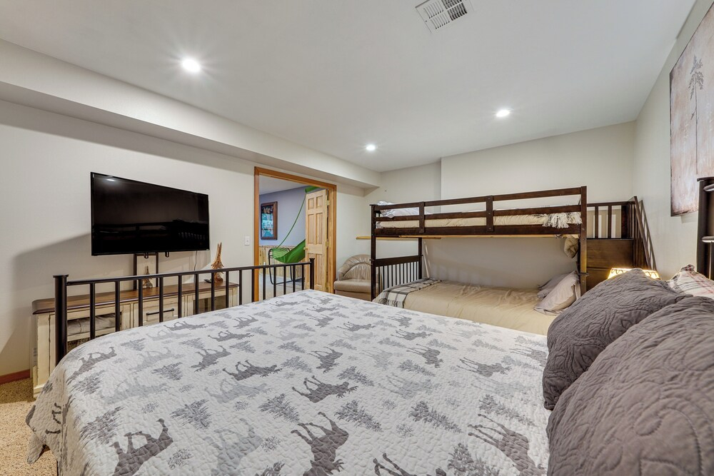 1 Mi to Cle Elum Lake! Family Cabin w/ Game Room