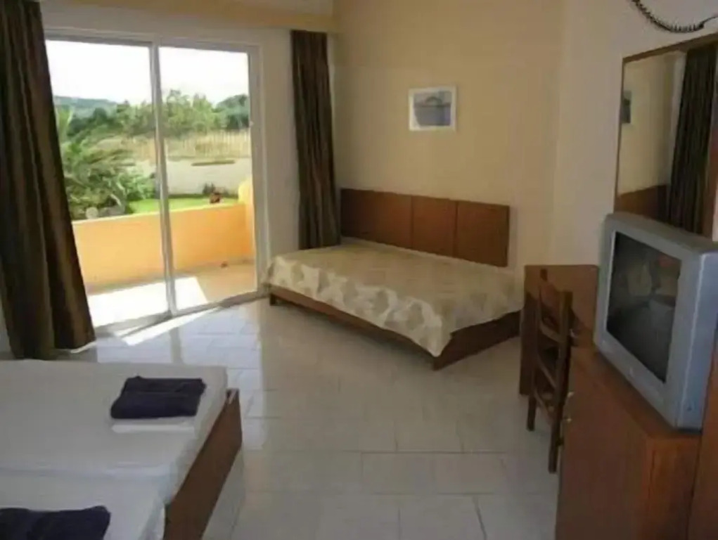 Lyristis Dinos Studios & Apartments