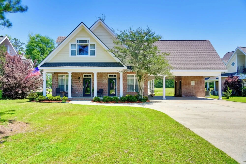 Spacious Springfield Home w/ Golf Course View!