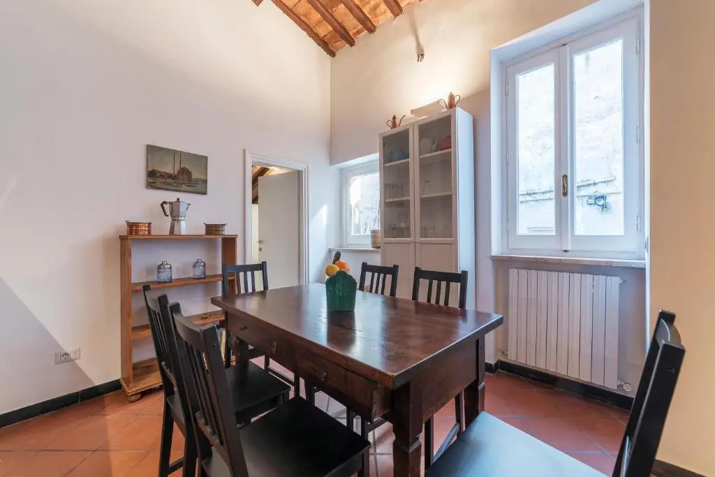 Three bedrooms in world-famous Via Giulia - Wifi, A/C, Washing machine