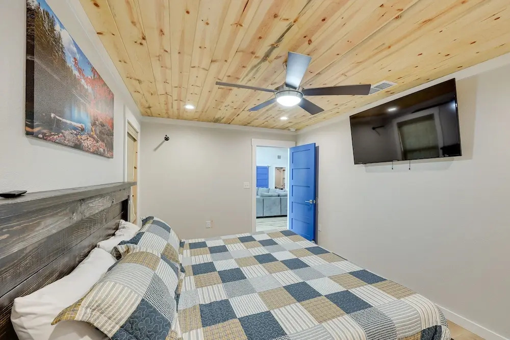 Riverfront 'caddo Shack' Home w/ Views & Fire Pit