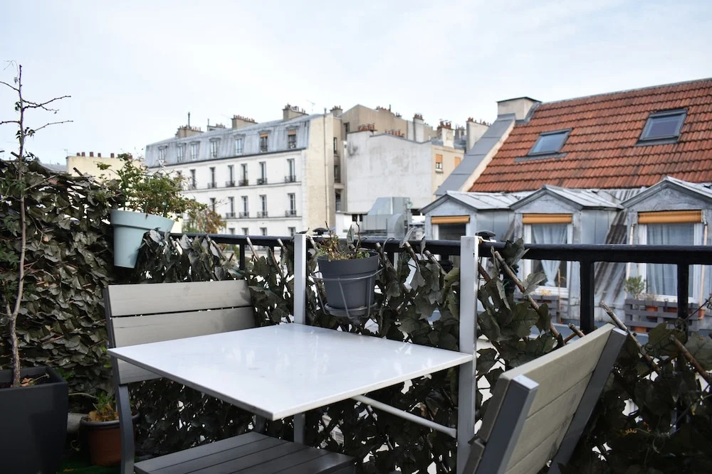 Cosy 1 Bedroom Flat in Paris With Terrace