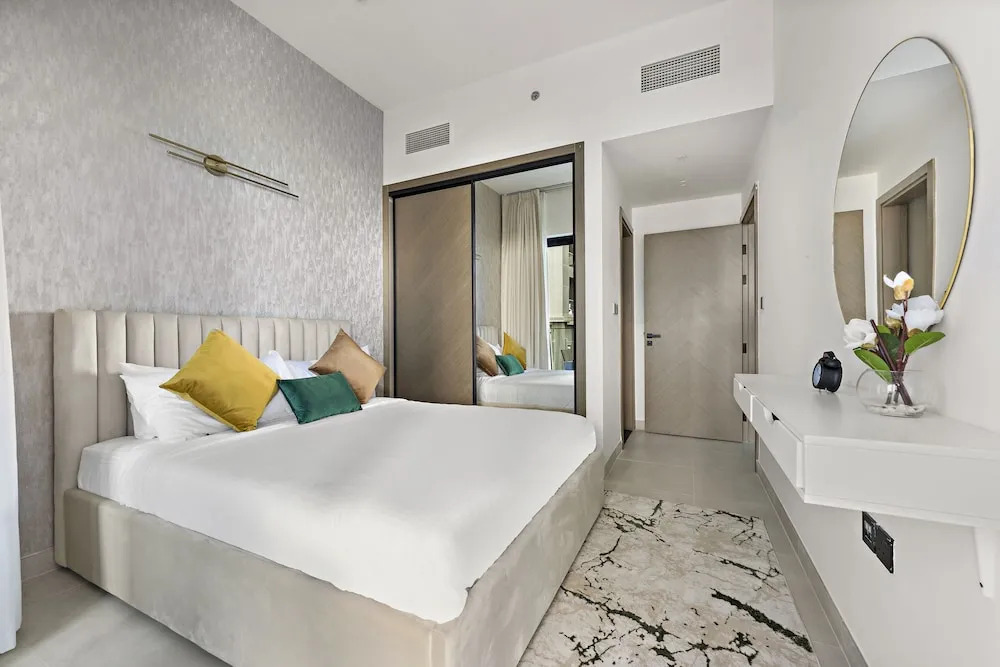 WelHome - Contemporary 1BR in Binghatti Canal & Burj Views