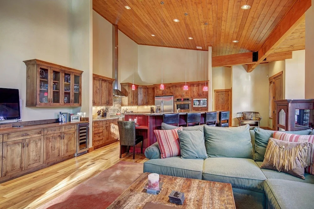 Shock Hill Escape 4 Bedroom Home