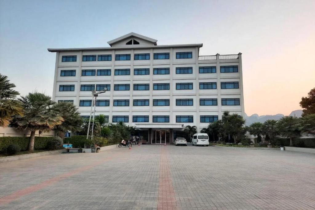 Sisombat Plaza Hotel
