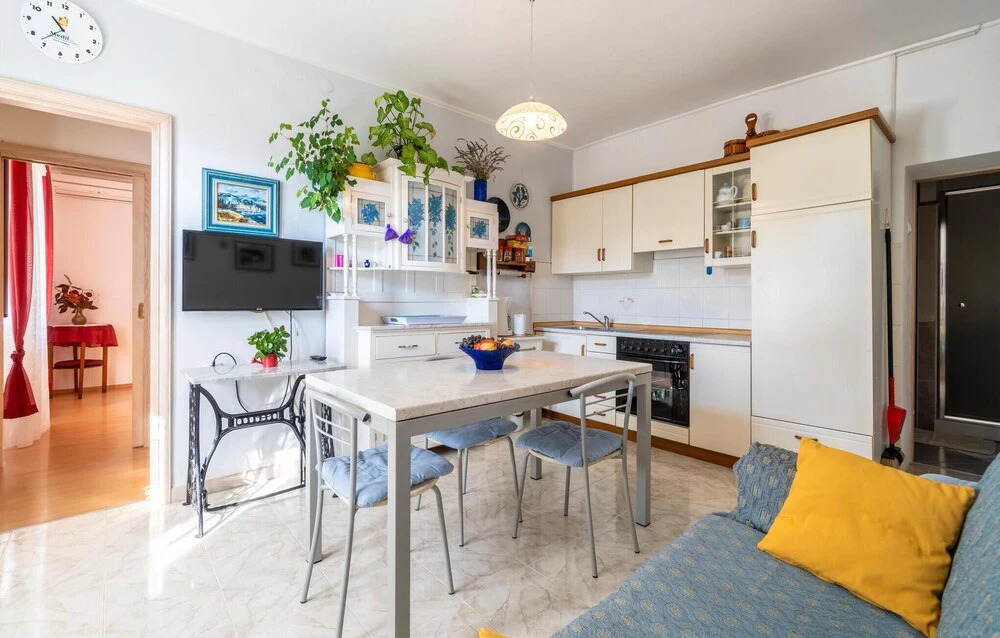 Nice Apartment in Umag With 2 Bedrooms and Wifi