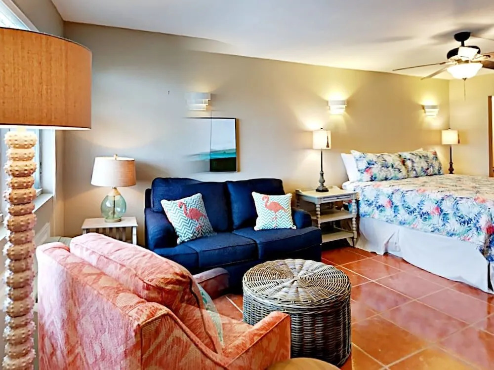 143 Sea Breeze 1 Bedroom 1 Bathroom Condo