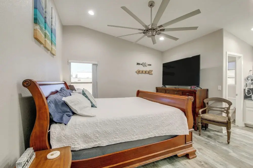 4 Mi to Lake Havasu: Home w/ Views, Pool & Spa