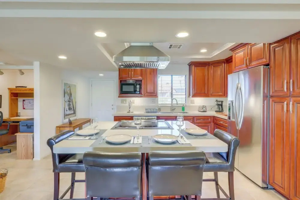 Spacious Condo w/ Mtn Views in Palm Desert!