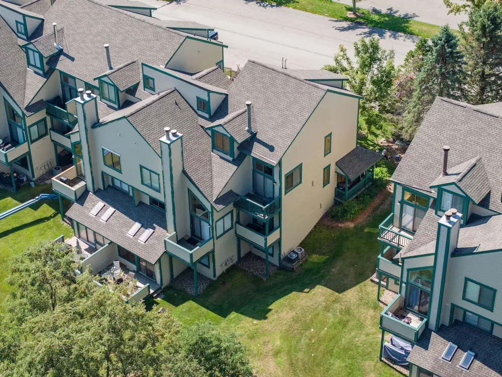 Seven Springs 2BR Loft Premium Condo, sleeps 11! by RedAwning