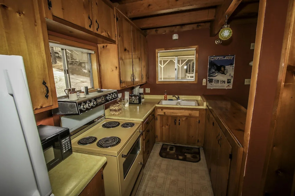 Cabin On The Lake - 2 Br cabin by RedAwning