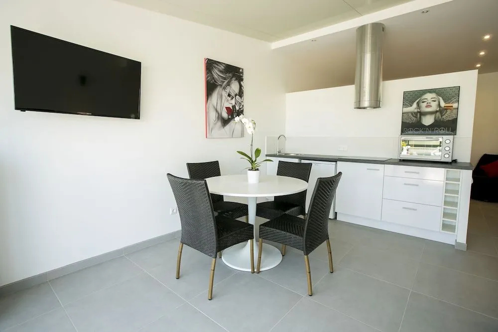 Le Grand Large Bord de Mer Hotel & Appartements