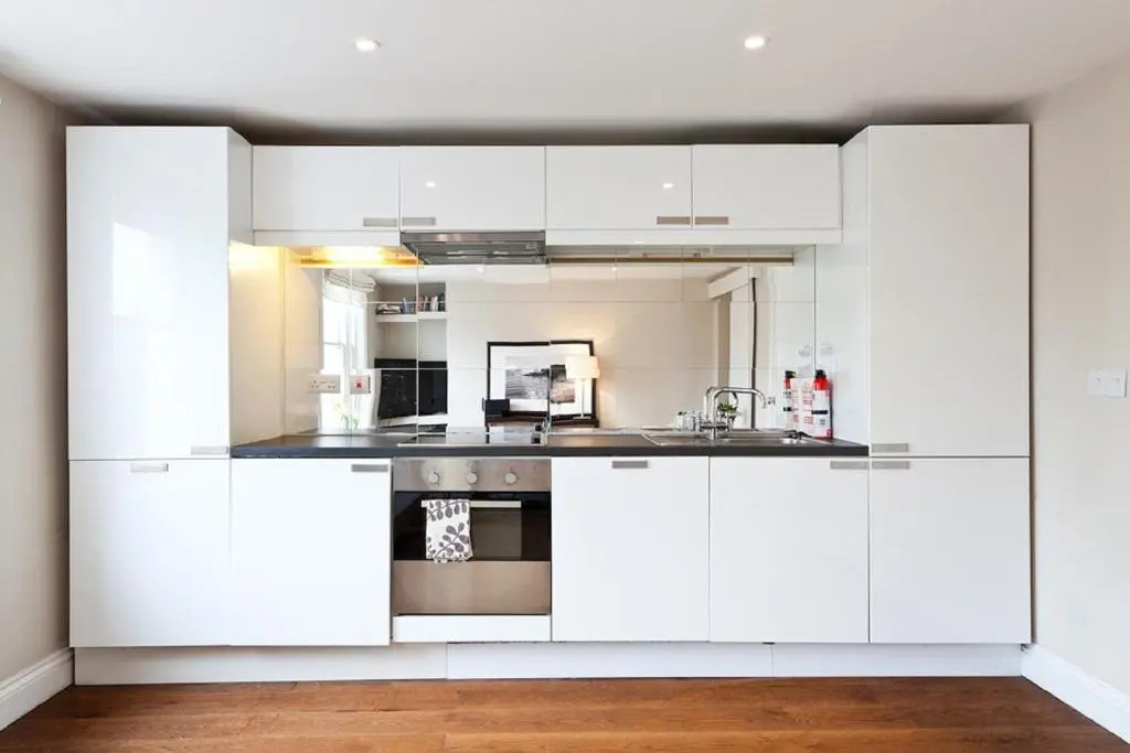 Modernised Apartments 1 and 2 Bedrooms Option Terrace and Balcony High Street