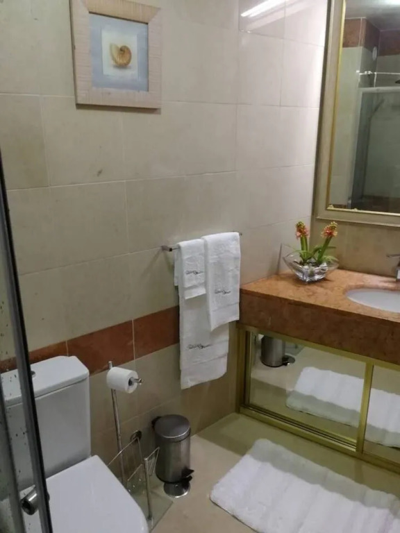 2 Bed Flat - Sleeps 4 - Parking - Wifi