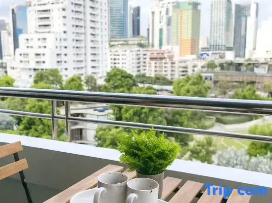 New Renovated 2 Beds Amazing Balcony View Nana BTS 0804