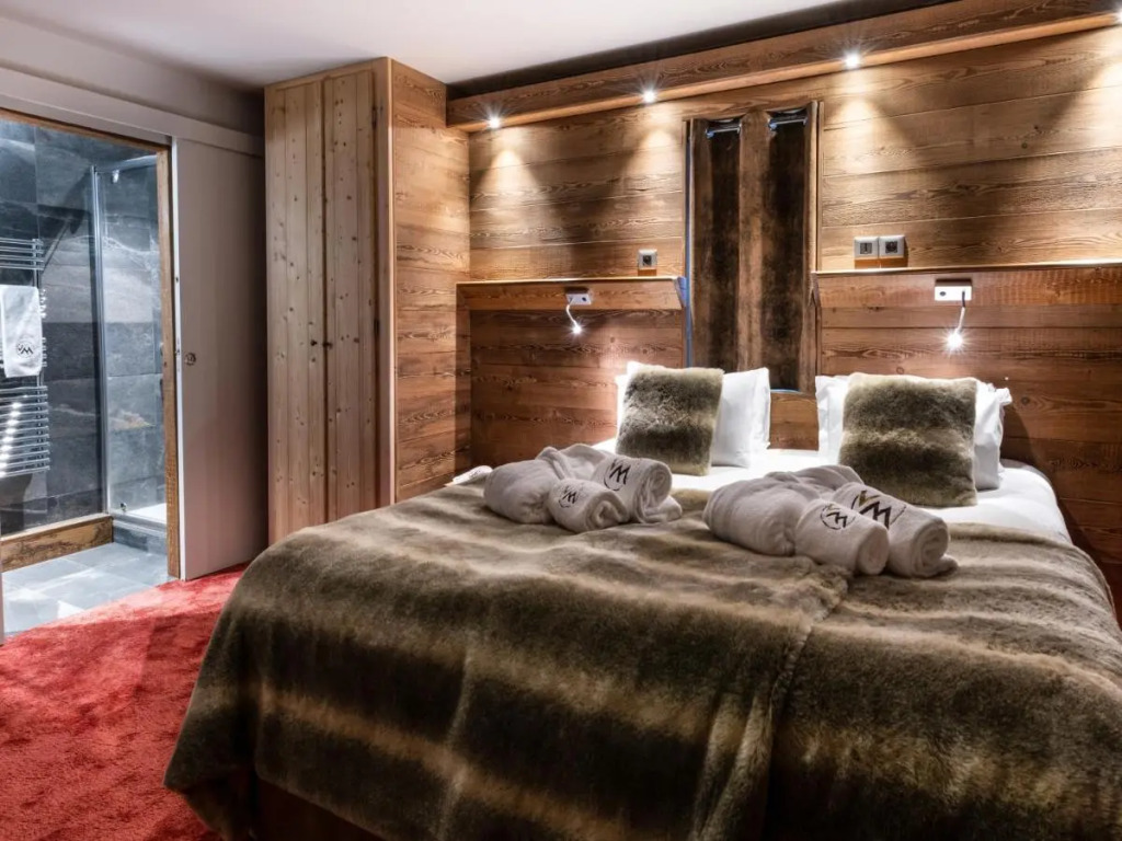 Hotel Ski Lodge