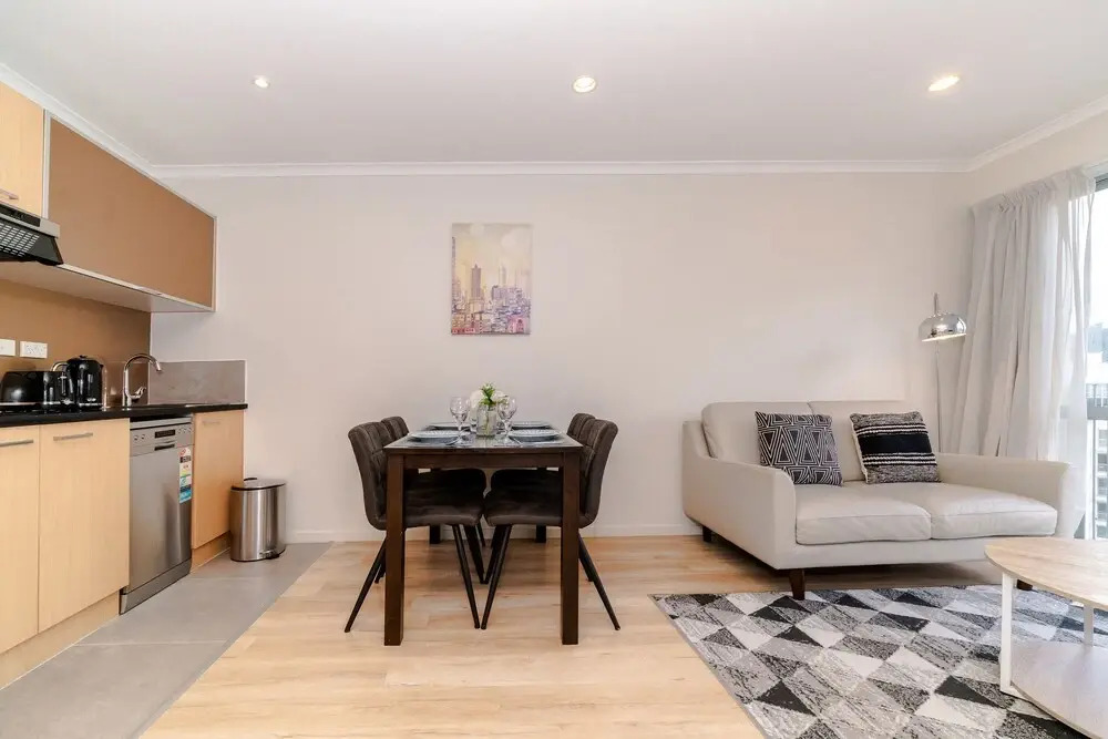 Warm & Cosy Two-Bedroom Apartment in CBD