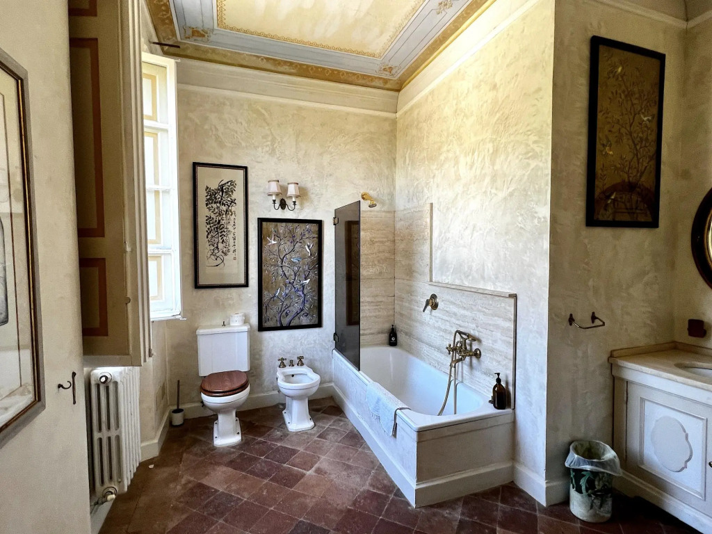 Villa Michaela, New Listing! Spacious Villa, exclusive venue with Pool, Chapel and Tennis courts