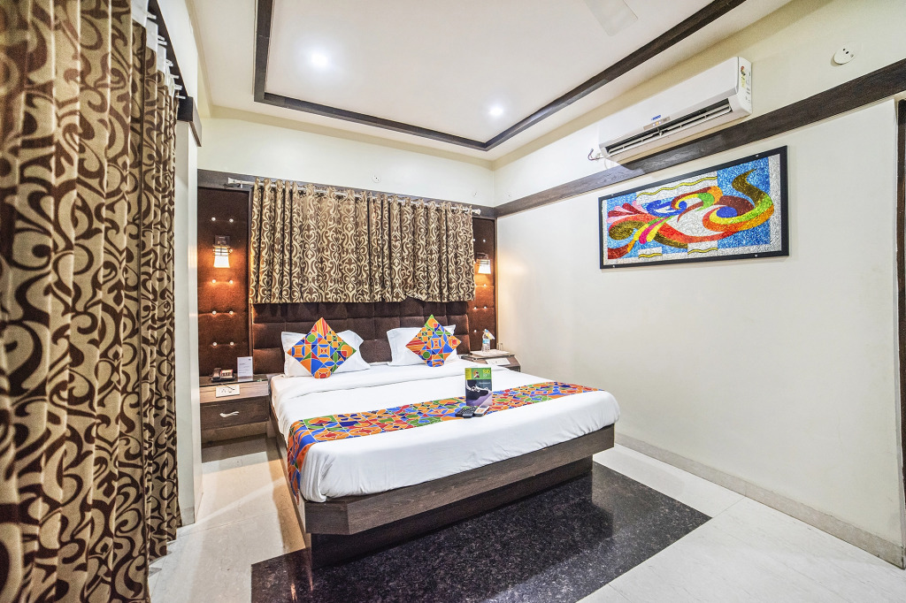 Fabhotel Santoor - Geeta Bhawan Square