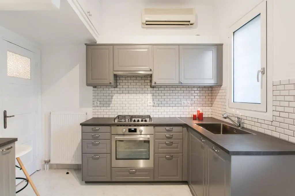 HIGHEND 2BDR Full APT/ IDEAL LOCATION (and Netflix)