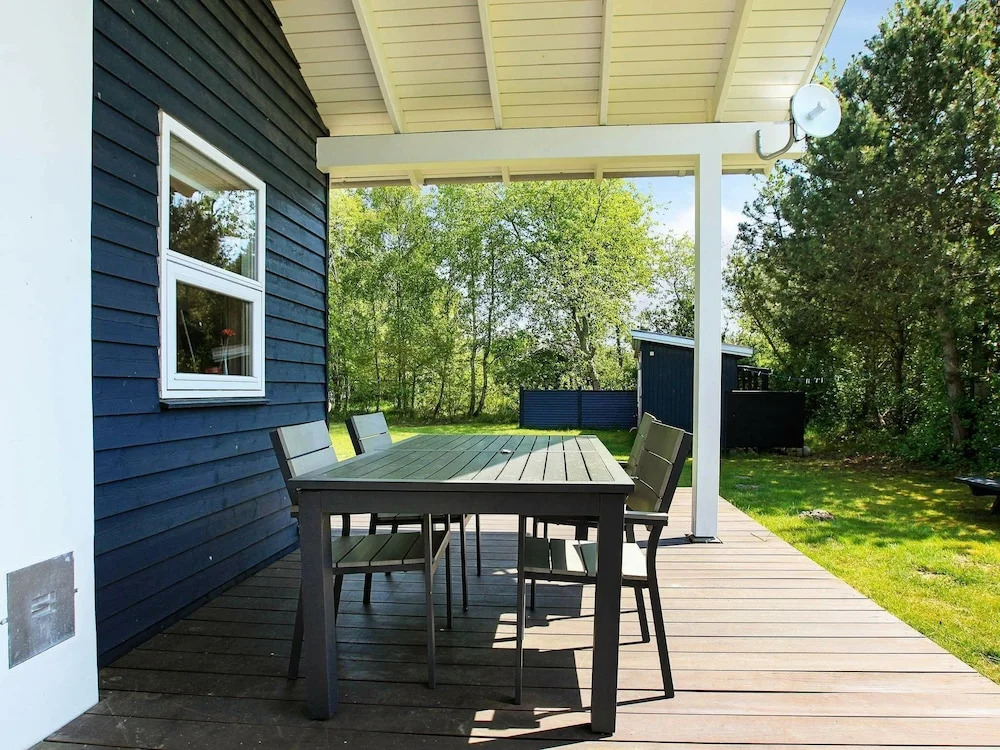 Comfortable Holiday Home in Rødby Near Sea