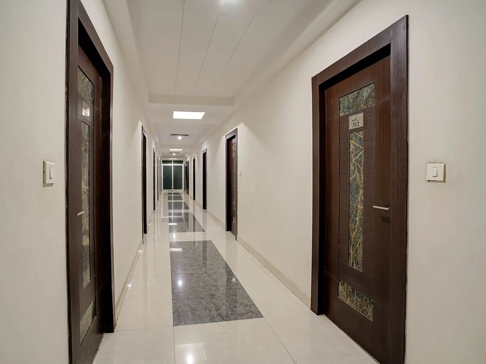 Capital O 49135 Sri Simran Park Hotel