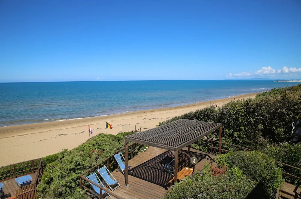 Sea view and ground floor Apartments le Dune