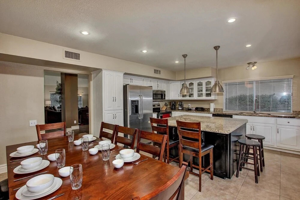 SLS The Lakes - Lovely Spacious Home with Resort Yard, Free Heated Poo