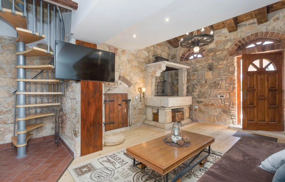 2 Bedroom Beautiful Home In Porec