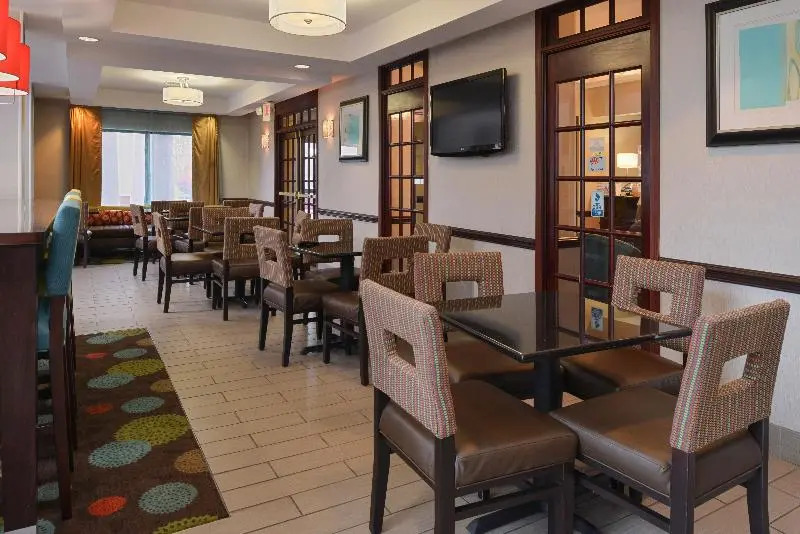 Holiday Inn Express Hotel & Suites Youngstown - North Lima/Boardman by IHG