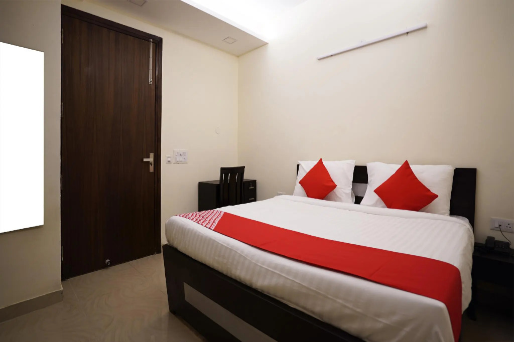 OYO 79902 Flagship Hotel Olive Saffron