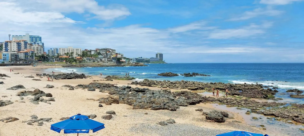 COOND0100 - Quarto e sala beira mar na Ondina por Beehost